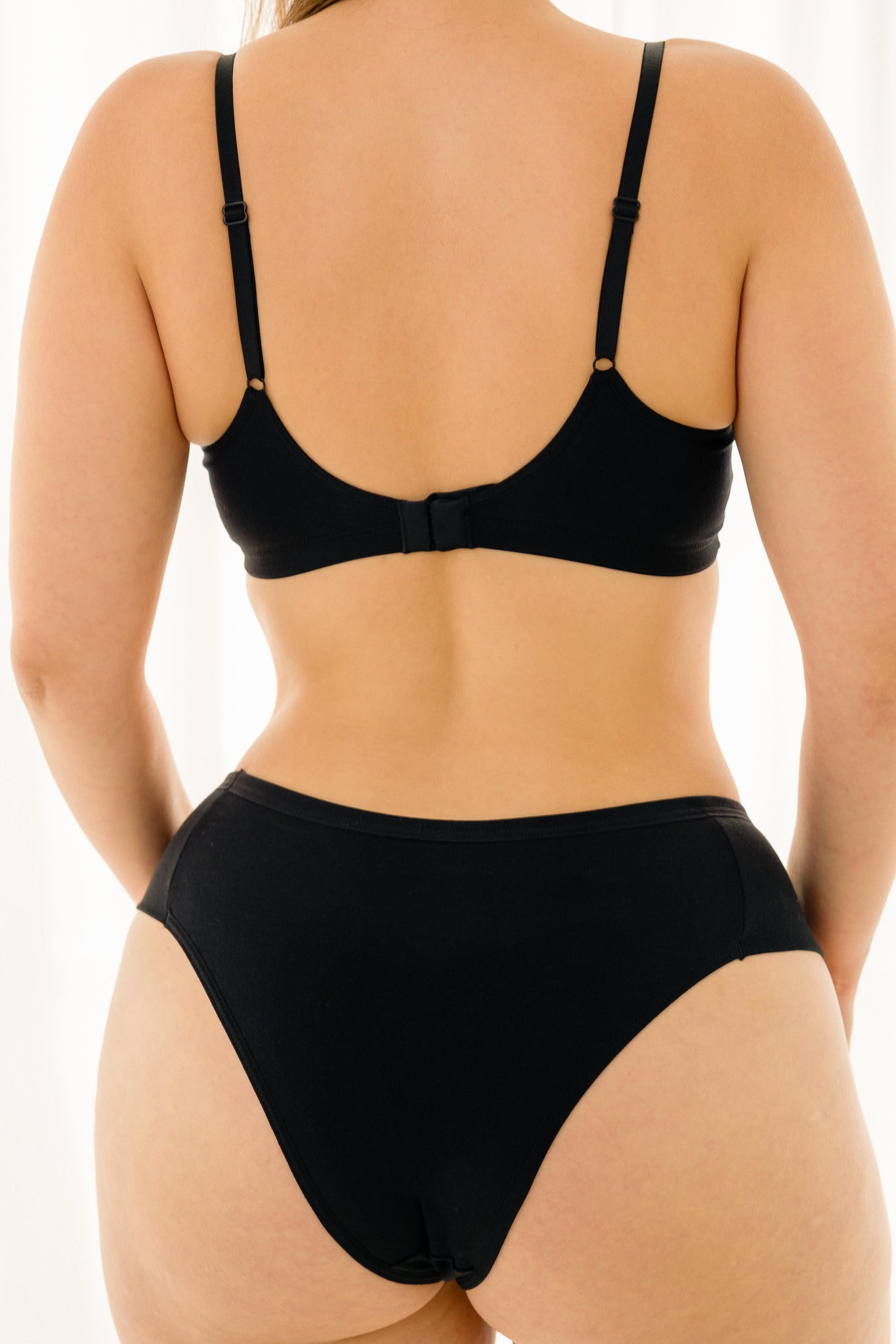 CALCINHA BIQUÍNI ALGODÃO - LATERAL DUPLA LISA - REF: 03 0013 CALCINHA BIQUÍNI ALGODÃO - LATERAL DUPLA LISA - REF: 03 0013