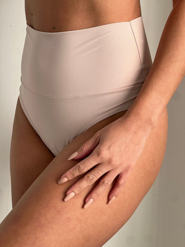 Calcinha Akina Fio - Cintura Alta - F016