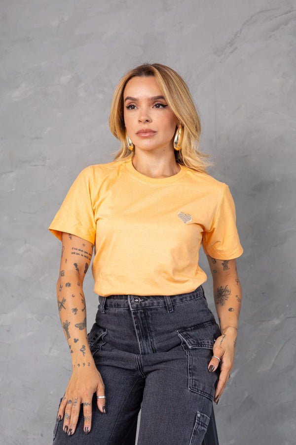 T-shirt Tradicional - Bordado - Coração