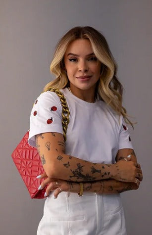 T-shirt Tradicional - Bordado - Joaninha